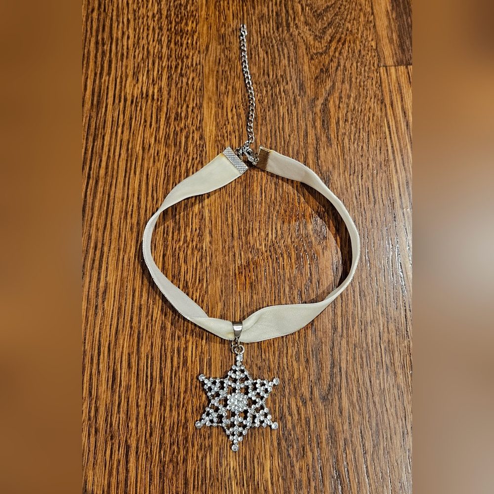 Chasing Fireflies Snowflake Choker